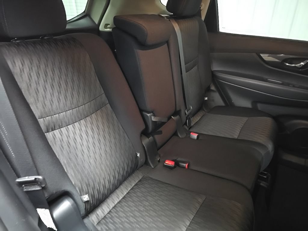 Used 2018 Nissan Rogue SV AWD/4WD image 17
