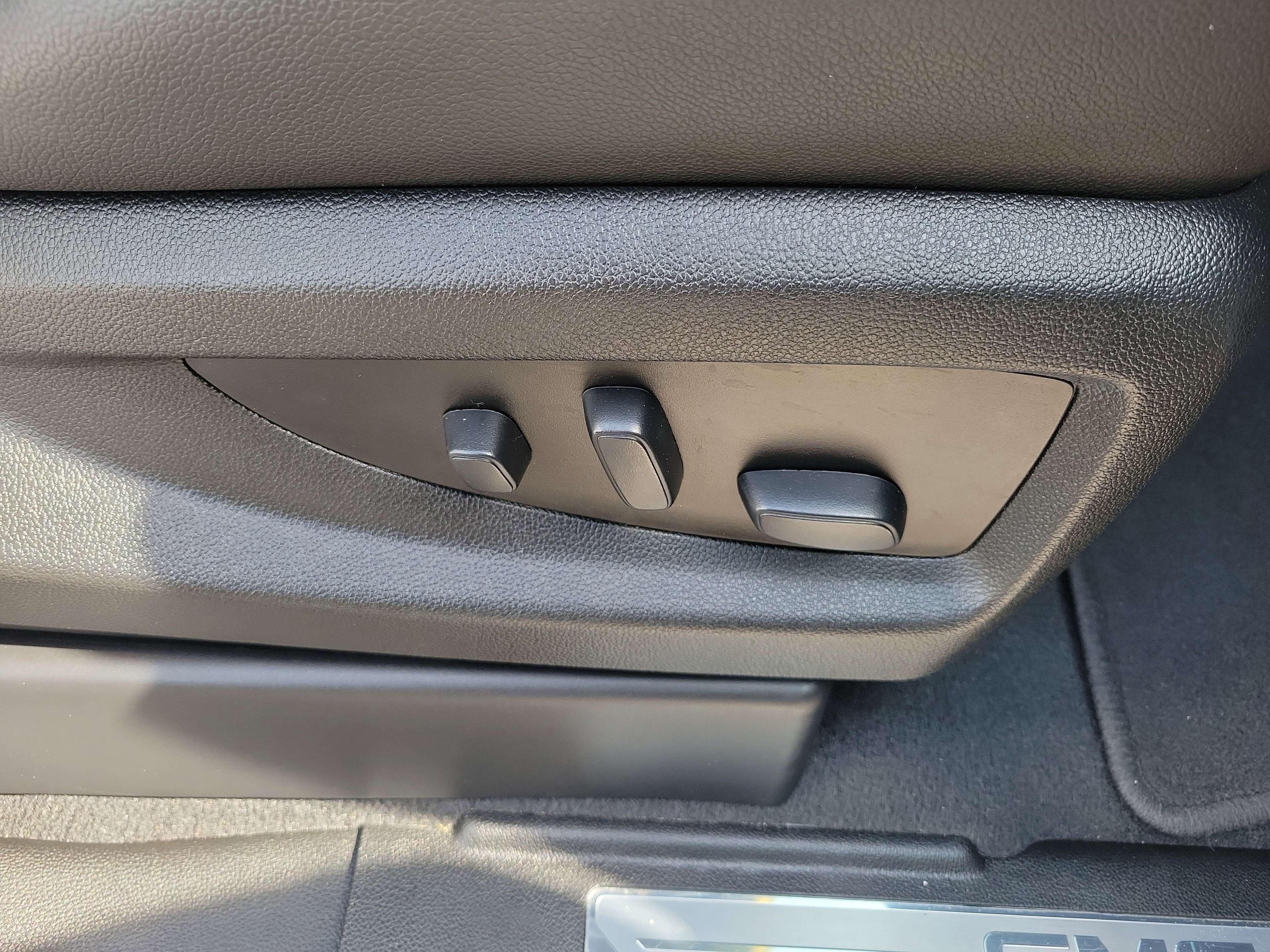 Used 2019 GMC Yukon XL SLT w/ Premium Edition RWD image 9