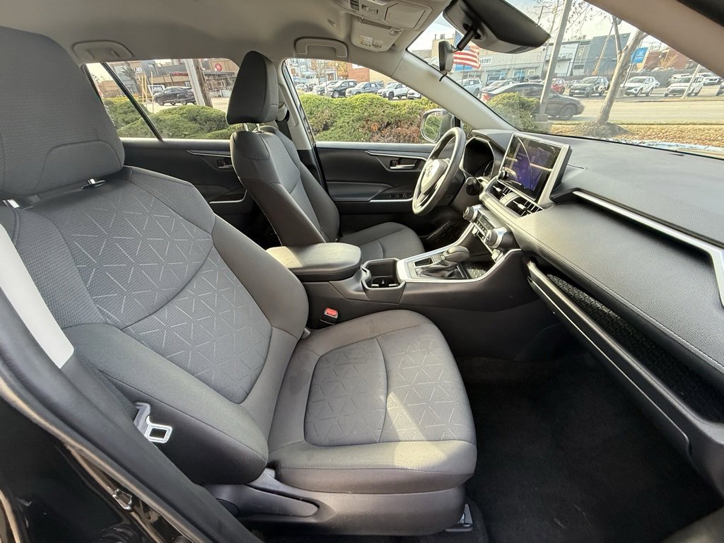 Used 2025 Toyota RAV4 XLE image 40