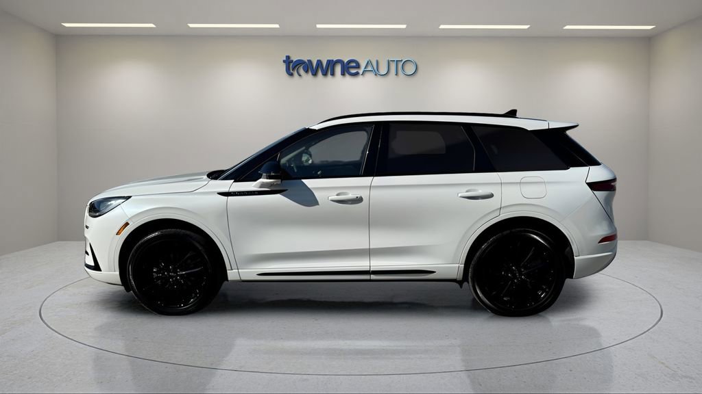 Used 2026 Lincoln Corsair Premiere AWD/4WD image 2