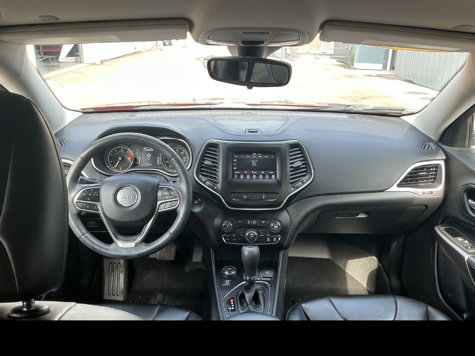 Used 2021 Jeep Cherokee Latitude Plus AWD/4WD image 13