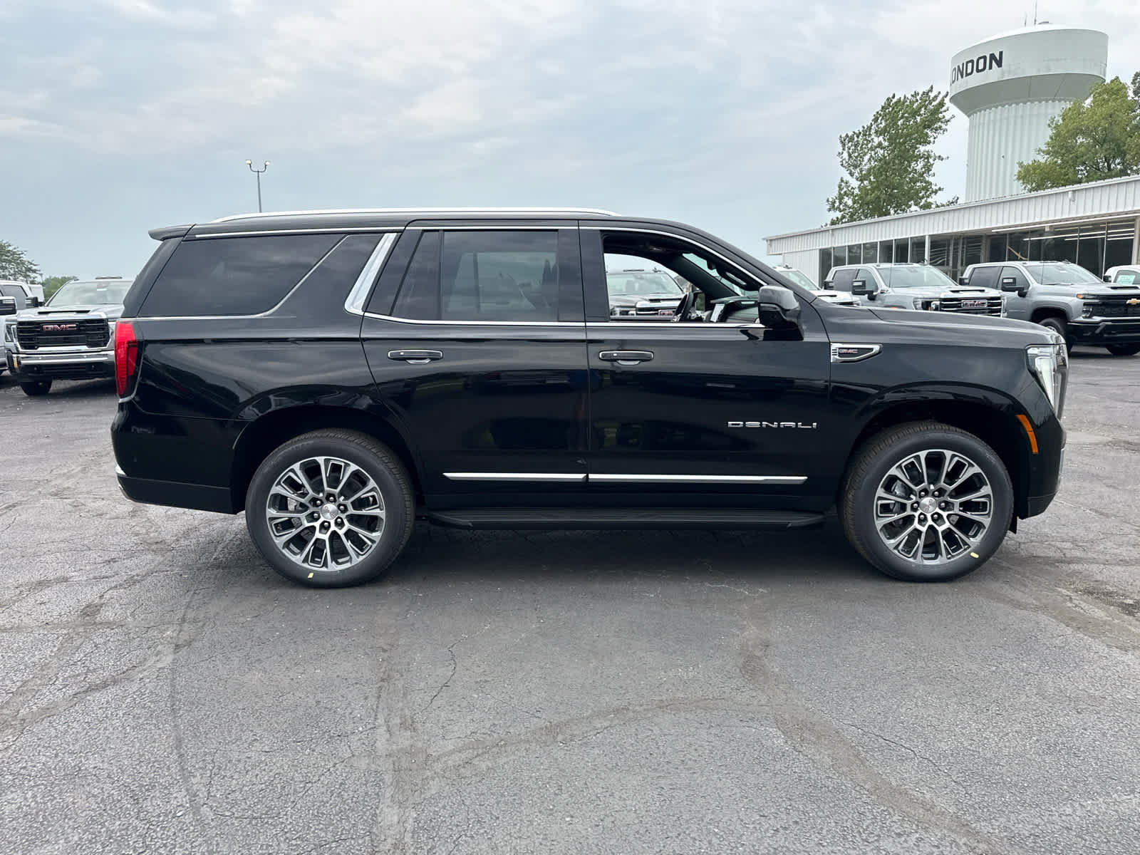 New 2026 GMC Yukon Denali w/ Advanced Technology Package AWD/4WD image 6