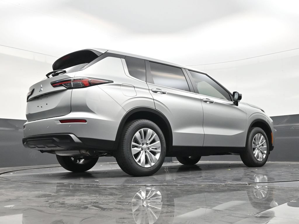 New 2026 Mitsubishi Outlander ES FWD image 23