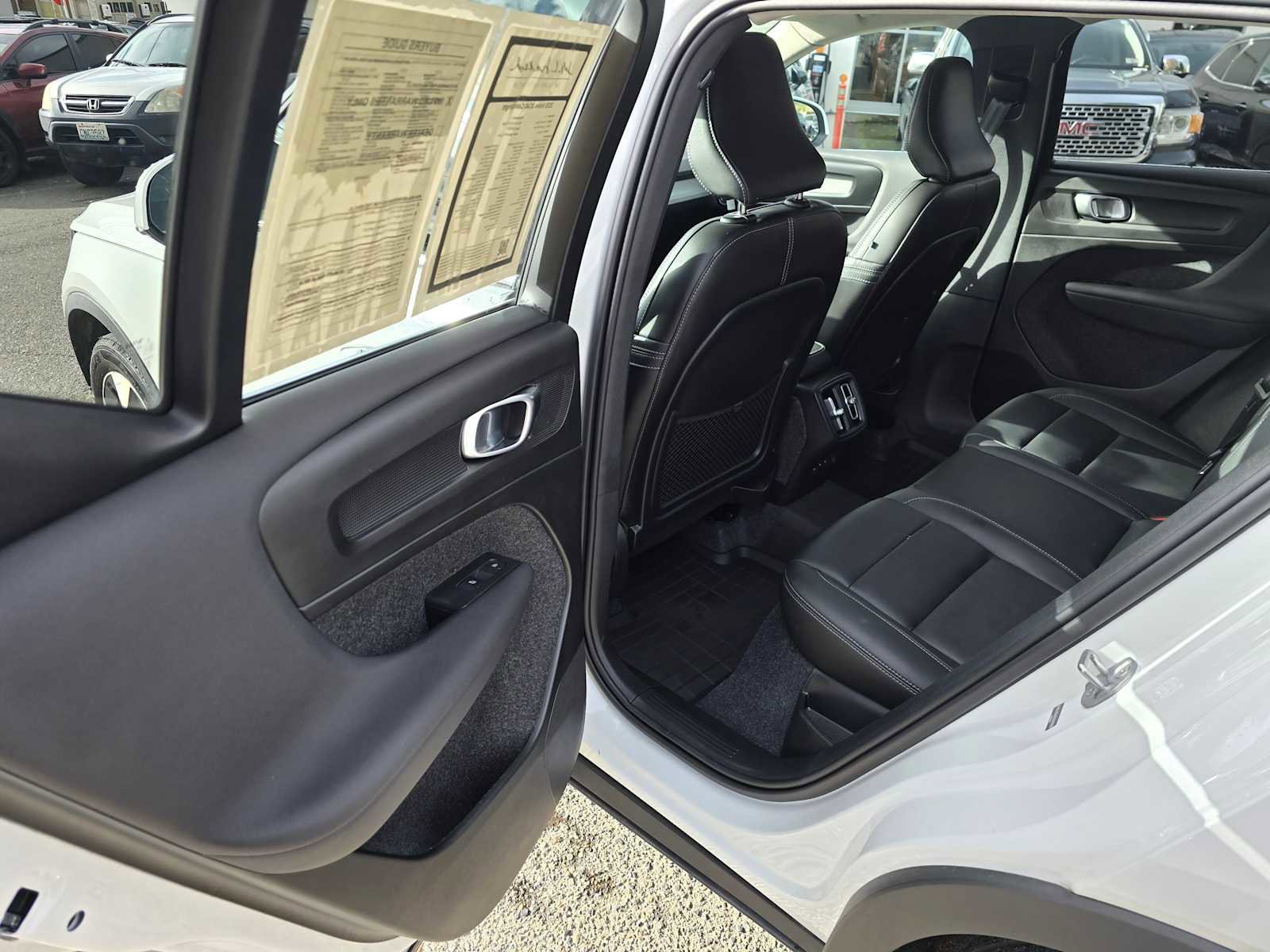 Certified 2025 Volvo XC40 B5 Core w/ Protection Package Premier image 12