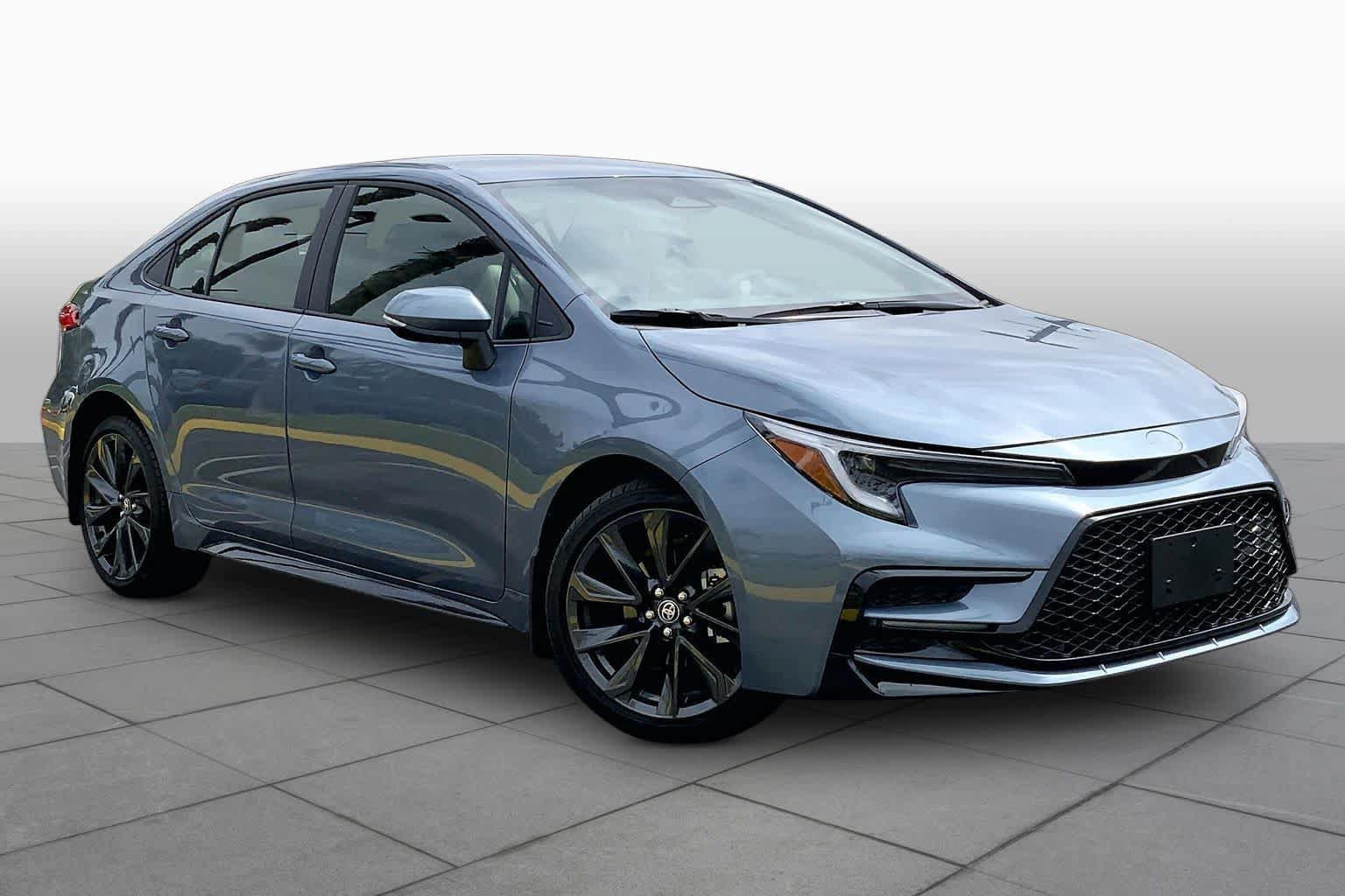 Used 2026 Toyota Corolla SE FWD image 2
