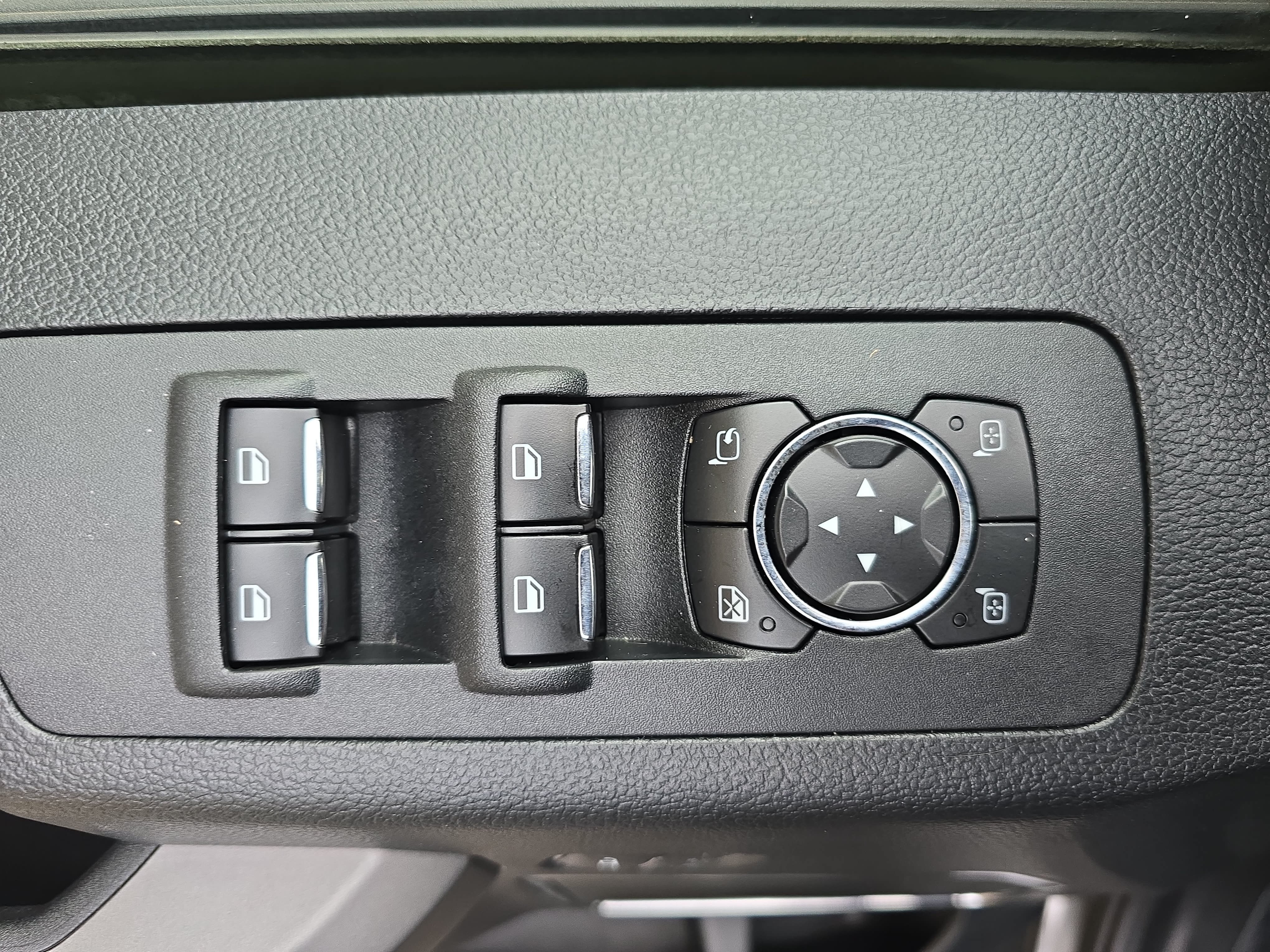 Used 2015 Ford F150 Platinum w/ Equipment Group 701A Luxury AWD/4WD image 26