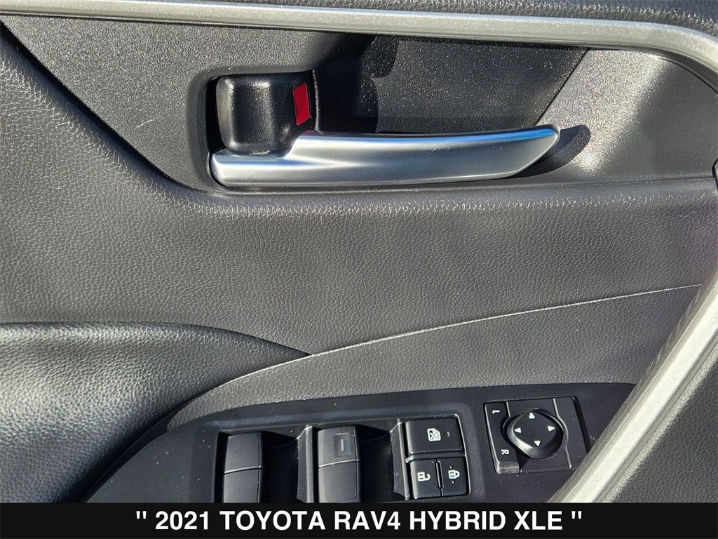 Used 2021 Toyota RAV4 XLE w/ Convenience Package image 15