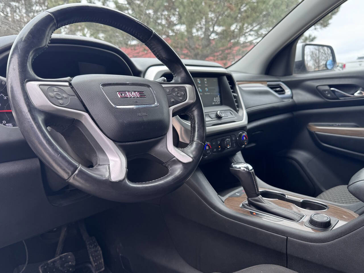 Used 2017 GMC Acadia SLE AWD/4WD image 11