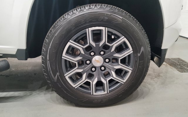 Used 2024 Chevrolet Colorado LT w/ LT Convenience Package III image 41