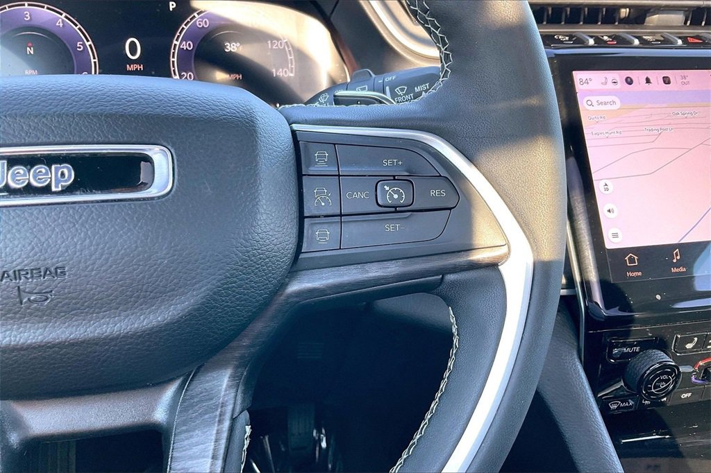 Used 2024 Jeep Grand Cherokee L Limited w/ Luxury Tech Group II image 19