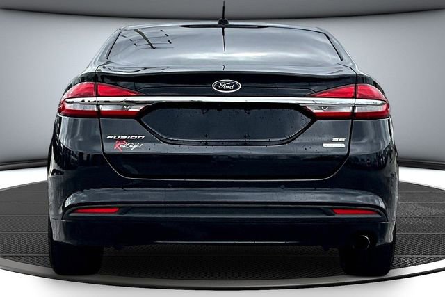 Used 2017 Ford Fusion SE w/ Fusion SE Technology Package image 5