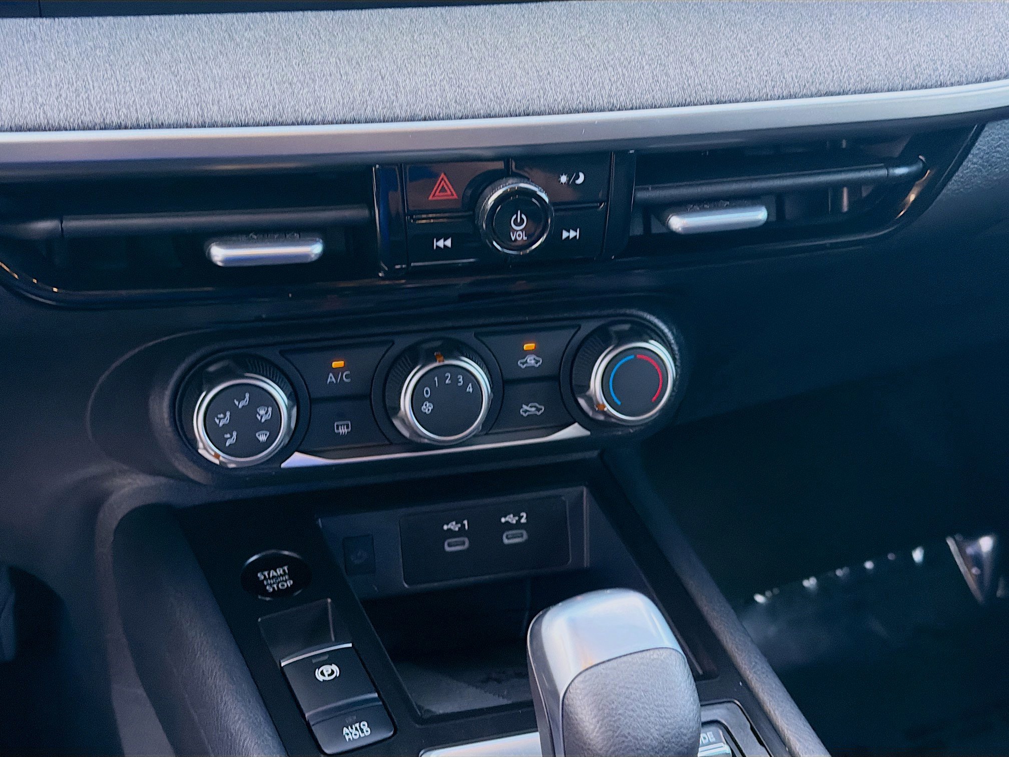 Used 2025 Nissan Kicks SV image 14