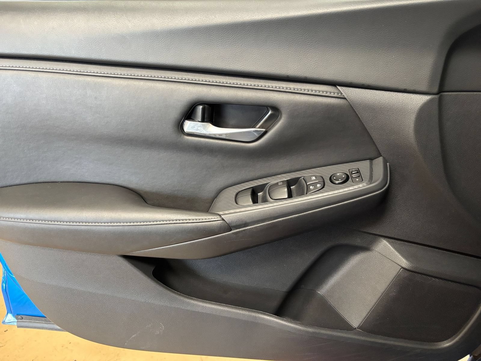 Used 2025 Nissan Sentra SV FWD image 15