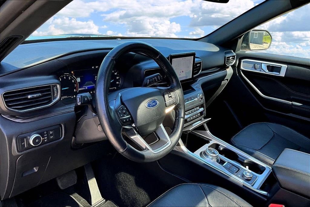 Used 2020 Ford Explorer Limited w/ Class III Trailer Tow Package image 19