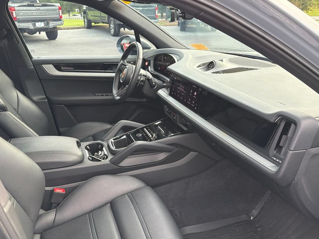 Used 2025 Porsche Cayenne AWD/4WD image 22