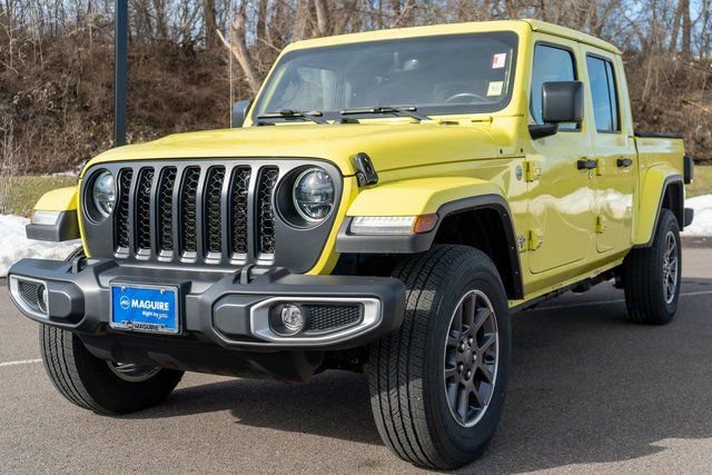 Used 2023 Jeep Gladiator Overland w/ Popular Equipment Package image 2