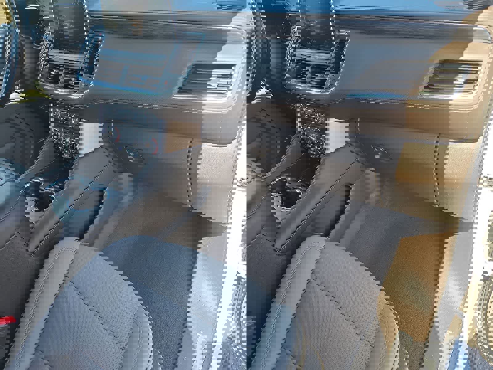 Used 2022 GMC Yukon XL SLT w/ SLT Premium Package AWD/4WD image 12