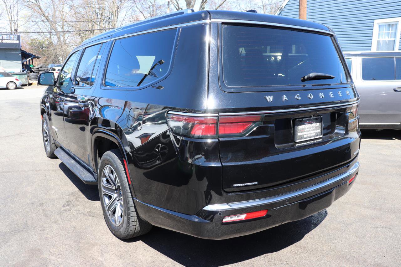 Used 2023 Jeep Wagoneer L Series II image 3