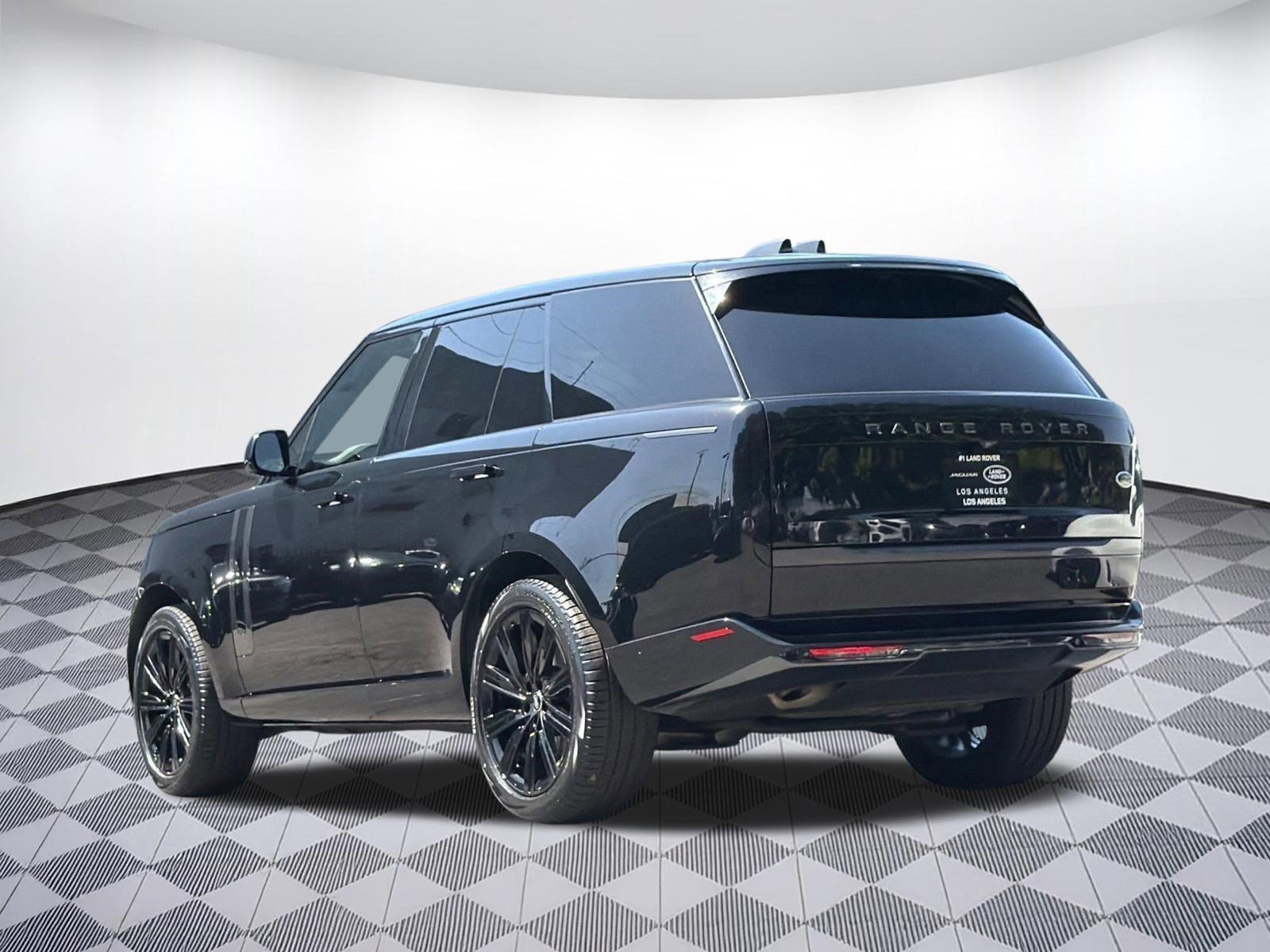 Used 2023 Land Rover Range Rover SE AWD/4WD image 2