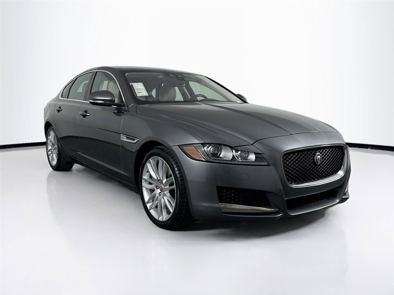 Used 2017 Jaguar XF Prestige image 10