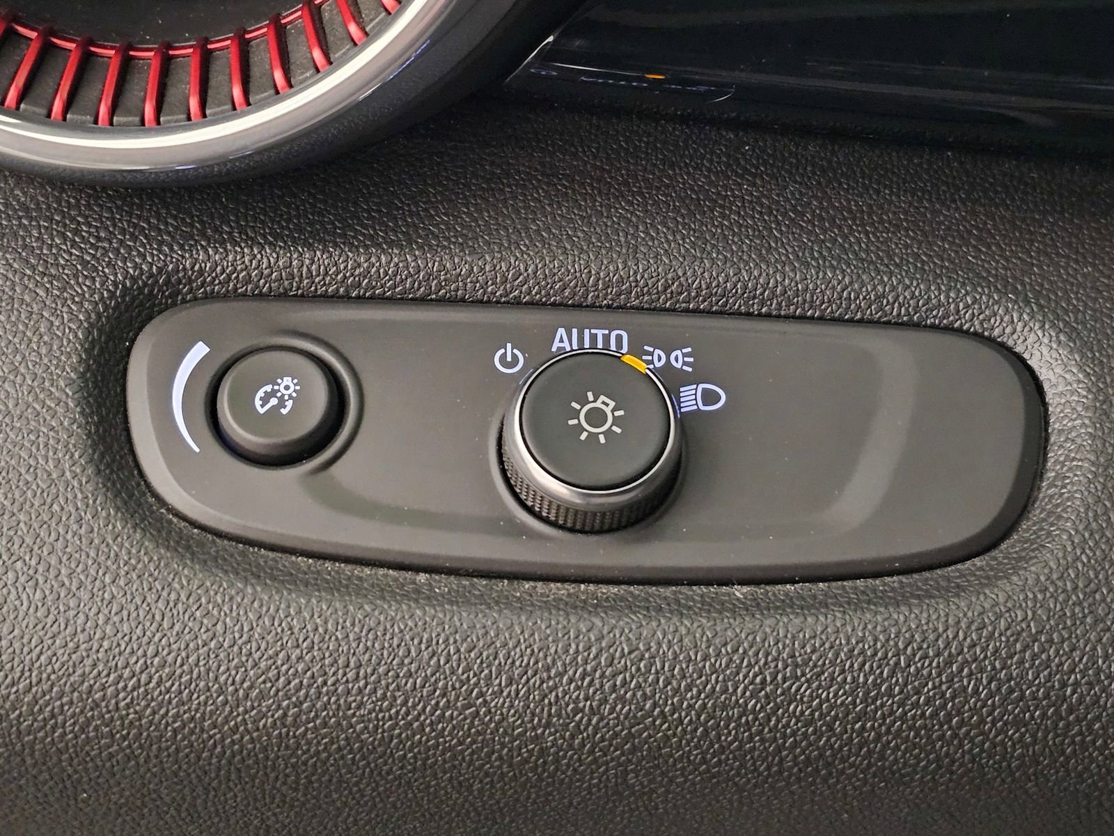 Used 2024 Chevrolet Trax RS w/ Sunroof Package image 27