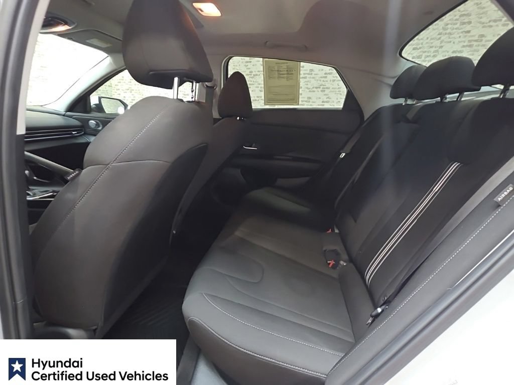 Used 2025 Hyundai Elantra SEL FWD image 17