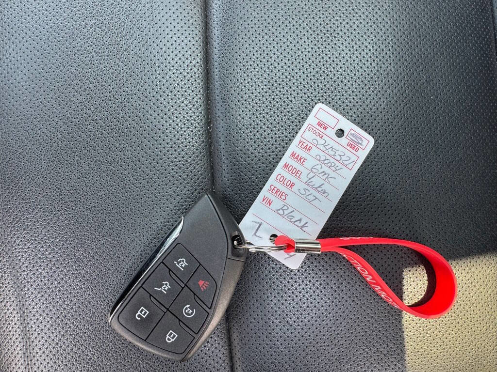 Used 2024 GMC Yukon XL SLT image 37