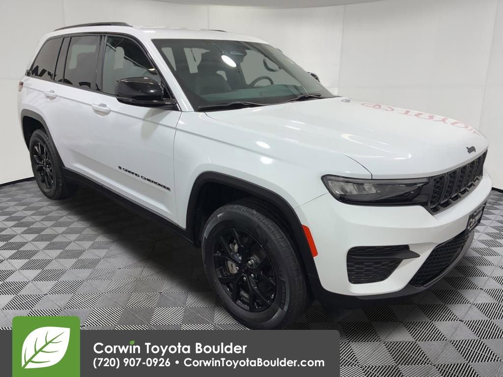 Used 2025 Jeep Grand Cherokee Altitude AWD/4WD image 1