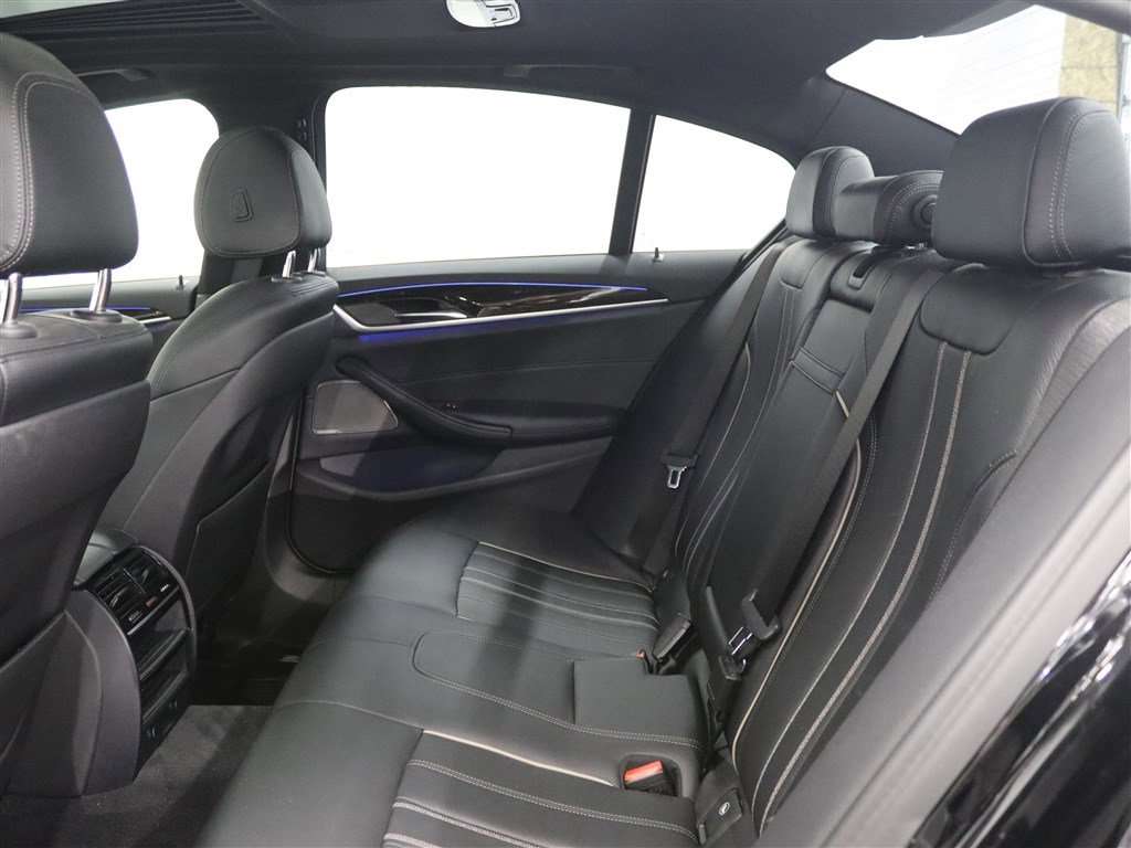 Used 2018 BMW 540i xDrive image 16