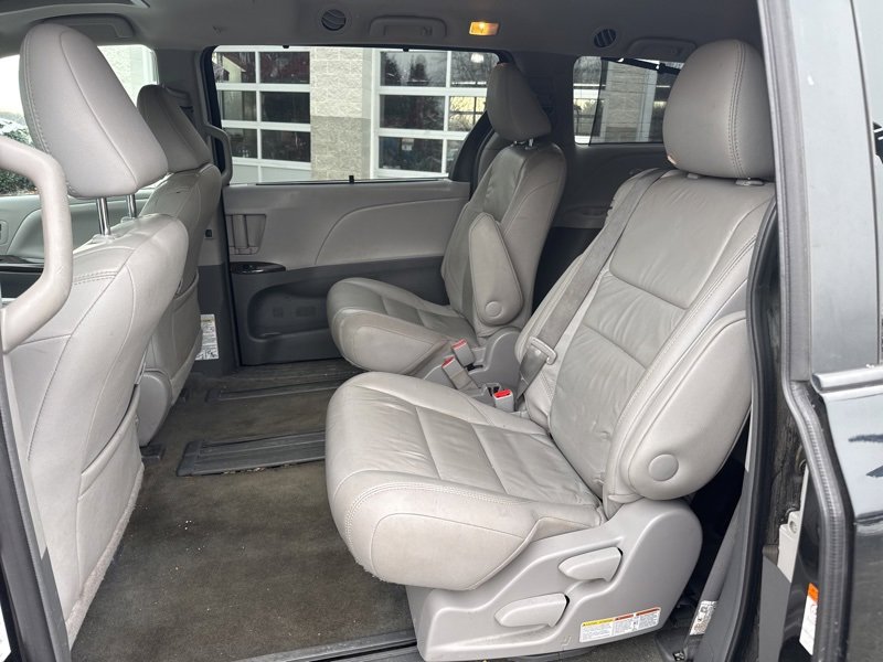 Used 2017 Toyota Sienna XLE image 19
