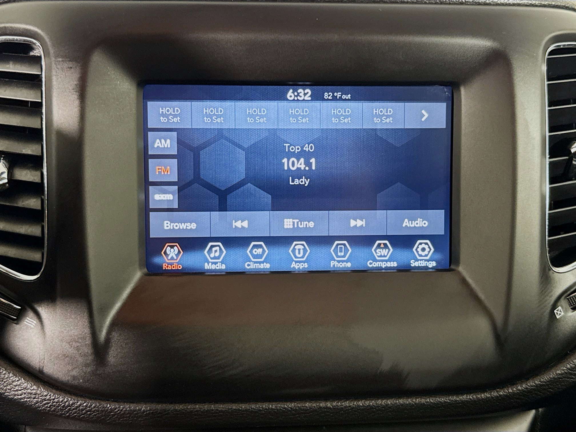 Used 2018 Jeep Compass Latitude w/ Popular Equipment Group image 17