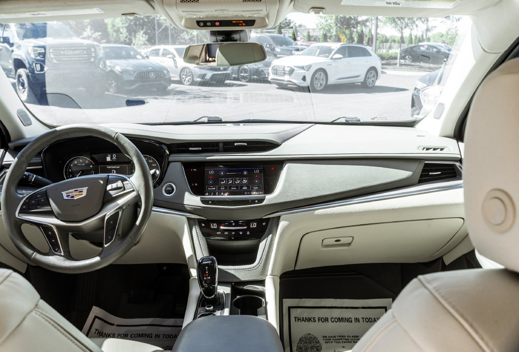 Used 2024 Cadillac XT5 Premium Luxury w/ LPO, Floor Liner Package AWD/4WD image 9