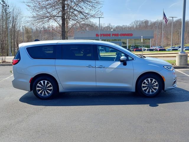 Used 2023 Chrysler Pacifica Touring-L image 29