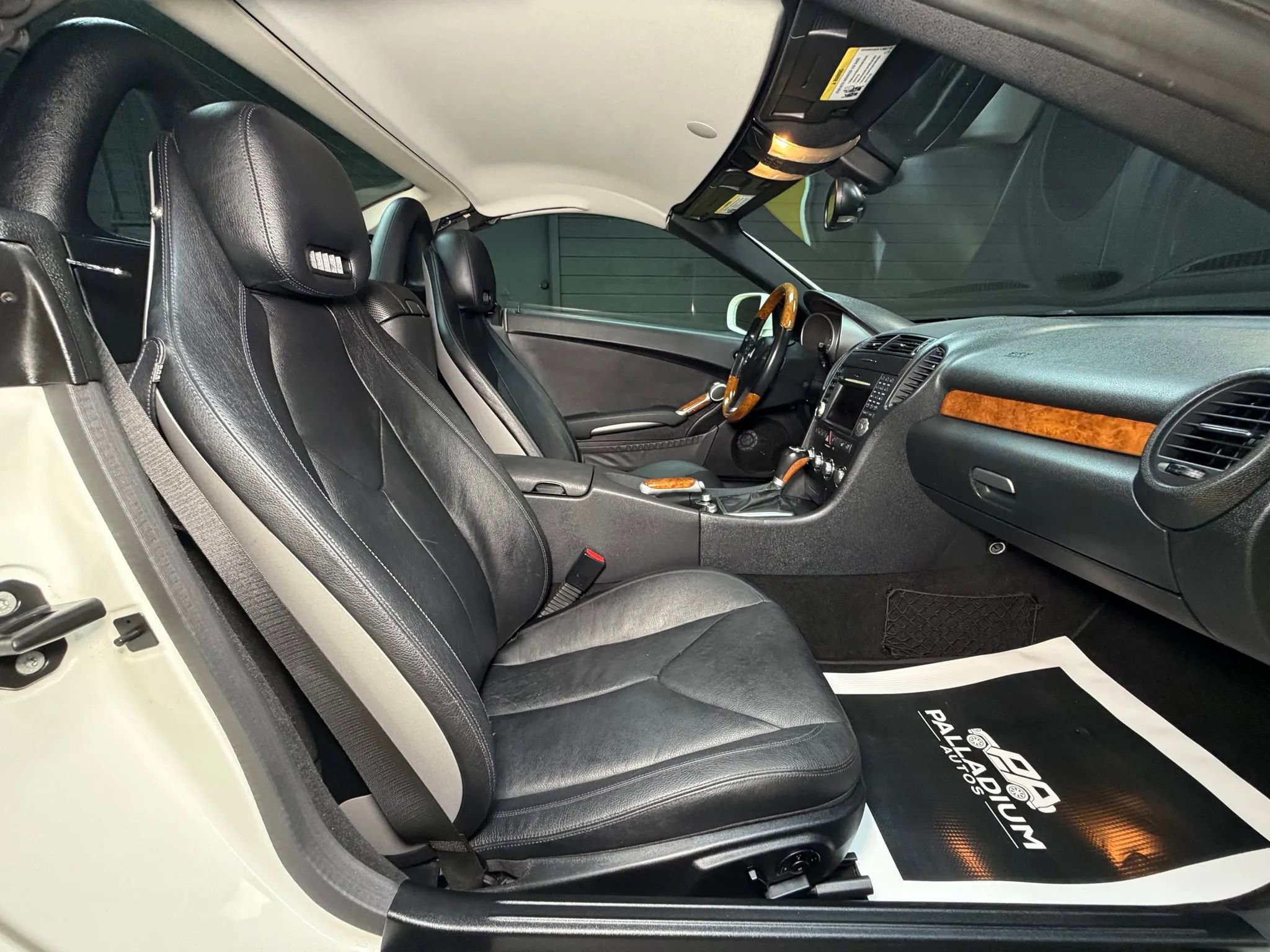 Used 2011 Mercedes-Benz SLK 300 image 38