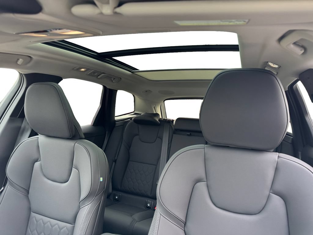 New 2026 Volvo XC60 B5 Plus w/ Protection Package Premier AWD/4WD image 22