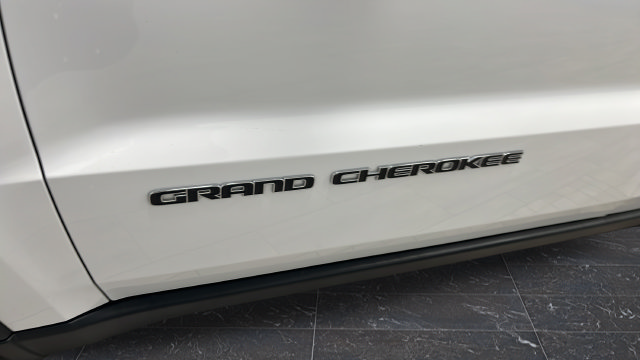 Used 2019 Jeep Grand Cherokee Limited AWD/4WD image 39