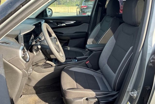 Used 2024 Chevrolet TrailBlazer LS w/ LS Convenience Package AWD/4WD image 8