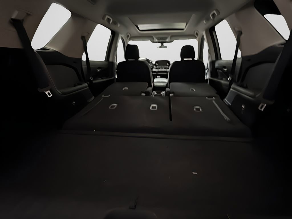 Used 2022 Nissan Pathfinder SV w/ SV Premium Package image 17