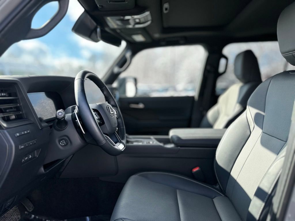 Used 2025 Lexus GX 550 image 14