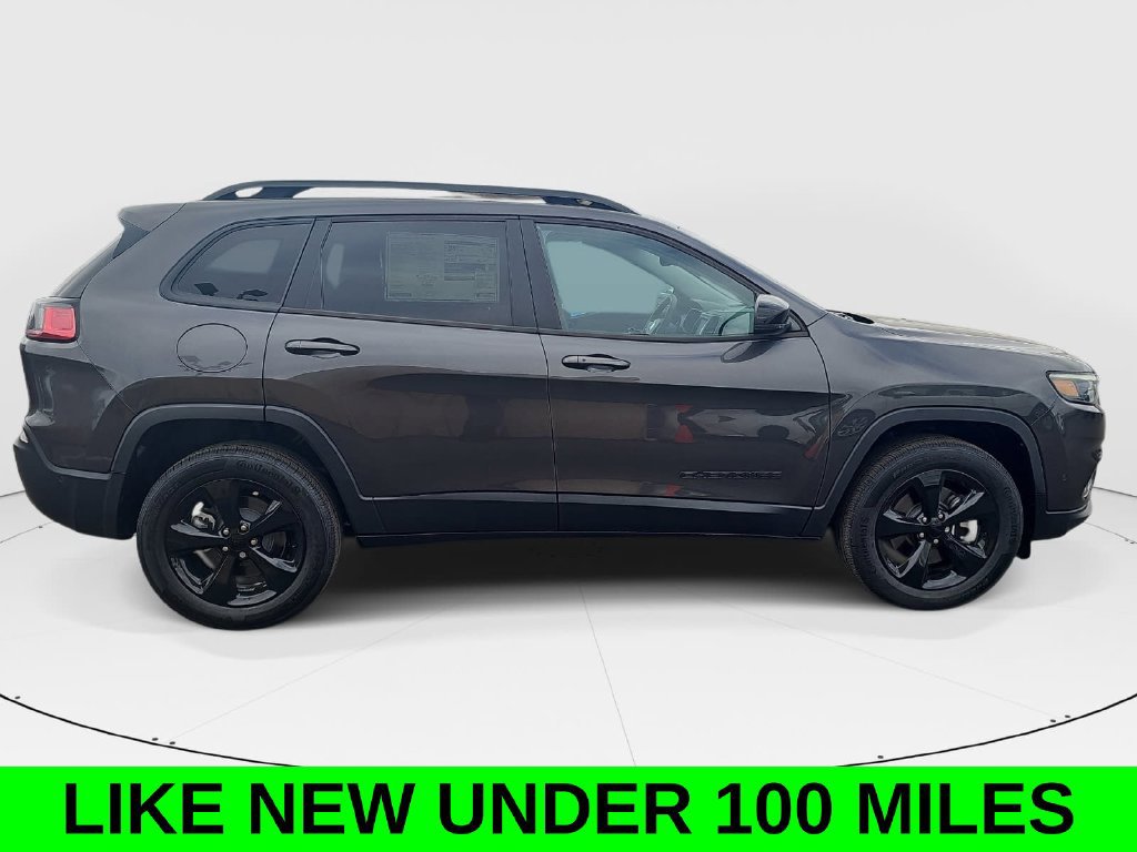 Used 2023 Jeep Cherokee Altitude Lux AWD/4WD image 2