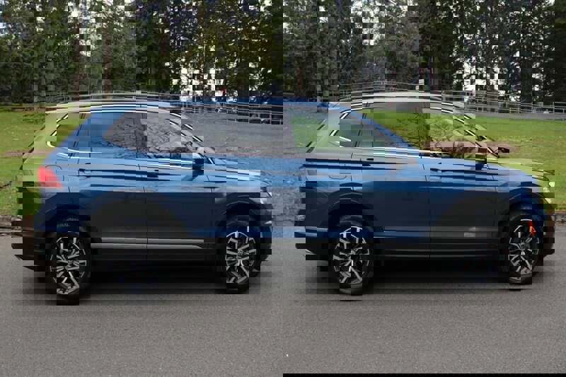 Used 2020 Volkswagen Tiguan SE w/ Panoramic Sunroof Package image 14