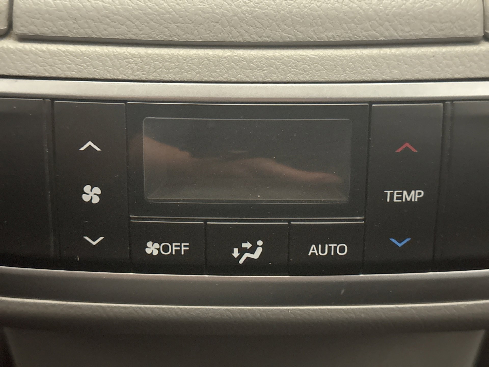 Used 2019 Toyota Highlander XLE AWD/4WD image 19