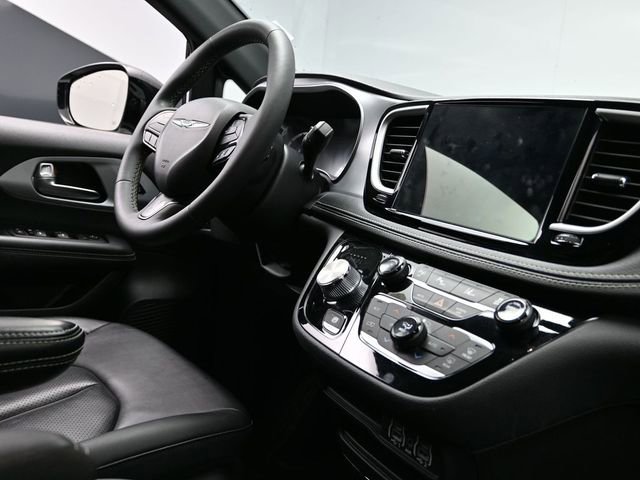 Certified 2024 Chrysler Pacifica Select image 14