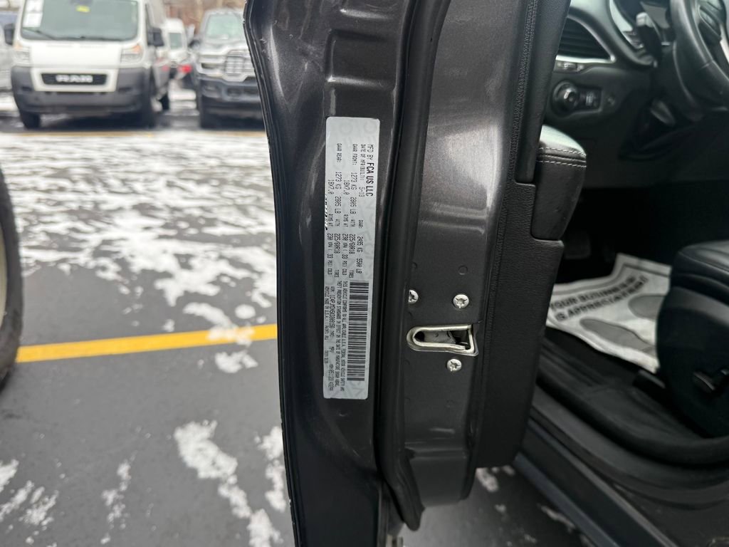 Used 2022 Jeep Cherokee Latitude Lux w/ Sun & Sound Group image 24