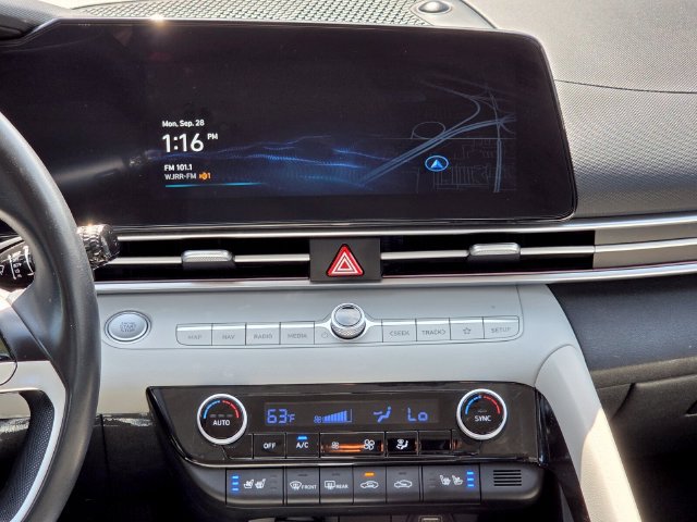 Used 2023 Hyundai Elantra Limited FWD image 11