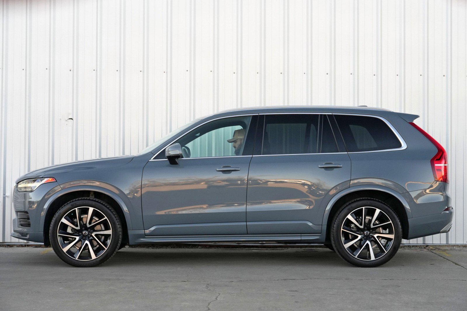 Used 2020 Volvo XC90 T6 Momentum image 8