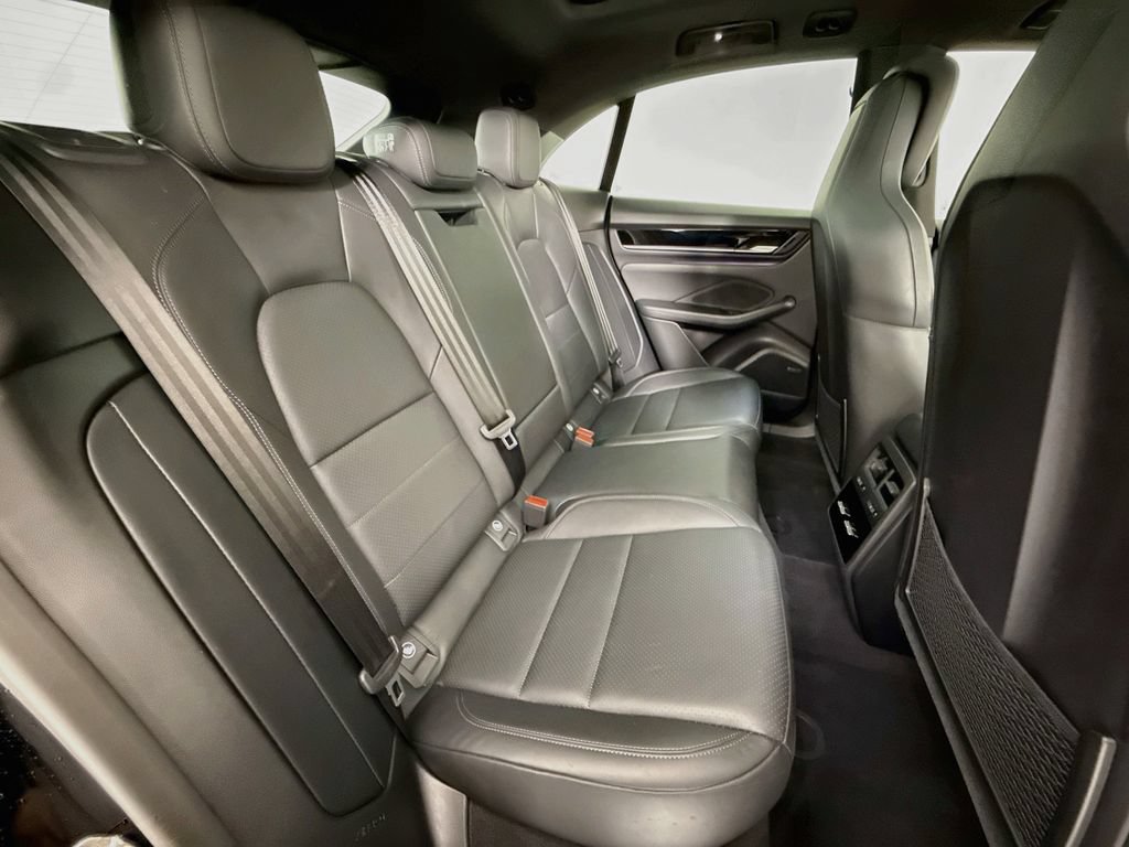 Certified 2025 Porsche Macan Electric RWD image 28