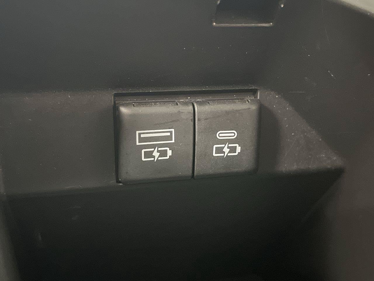 Used 2022 Toyota Camry SE w/ Carpet Mat Package (TMS) FWD image 21