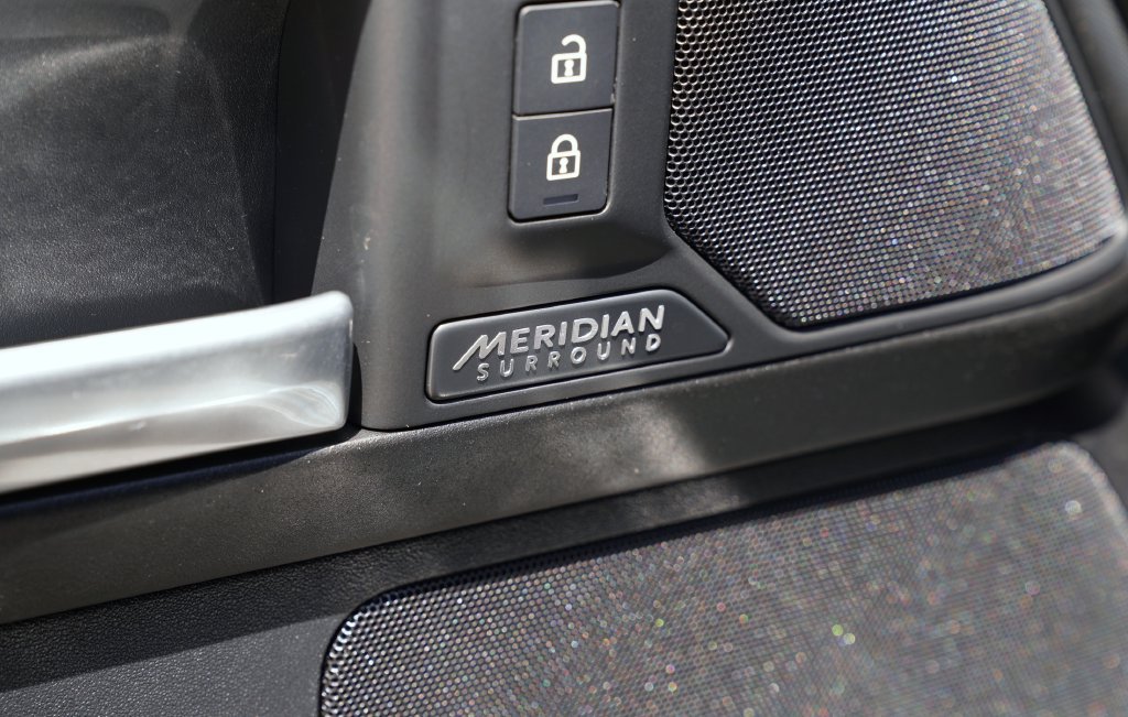 New 2026 Land Rover Defender 110 X AWD/4WD image 11