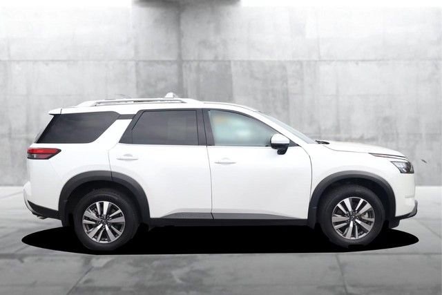 Certified 2025 Nissan Pathfinder SL image 5